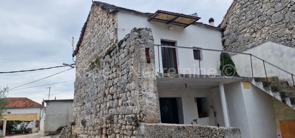 Marina, Center, old stone house 70 m2 + 80m2 unfinished, needs renovation