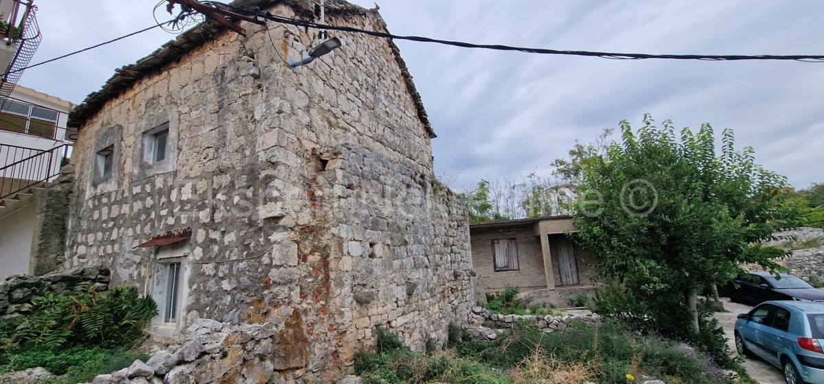 Marina, Center, old stone house 70 m2 + 80m2 unfinished, needs renovation