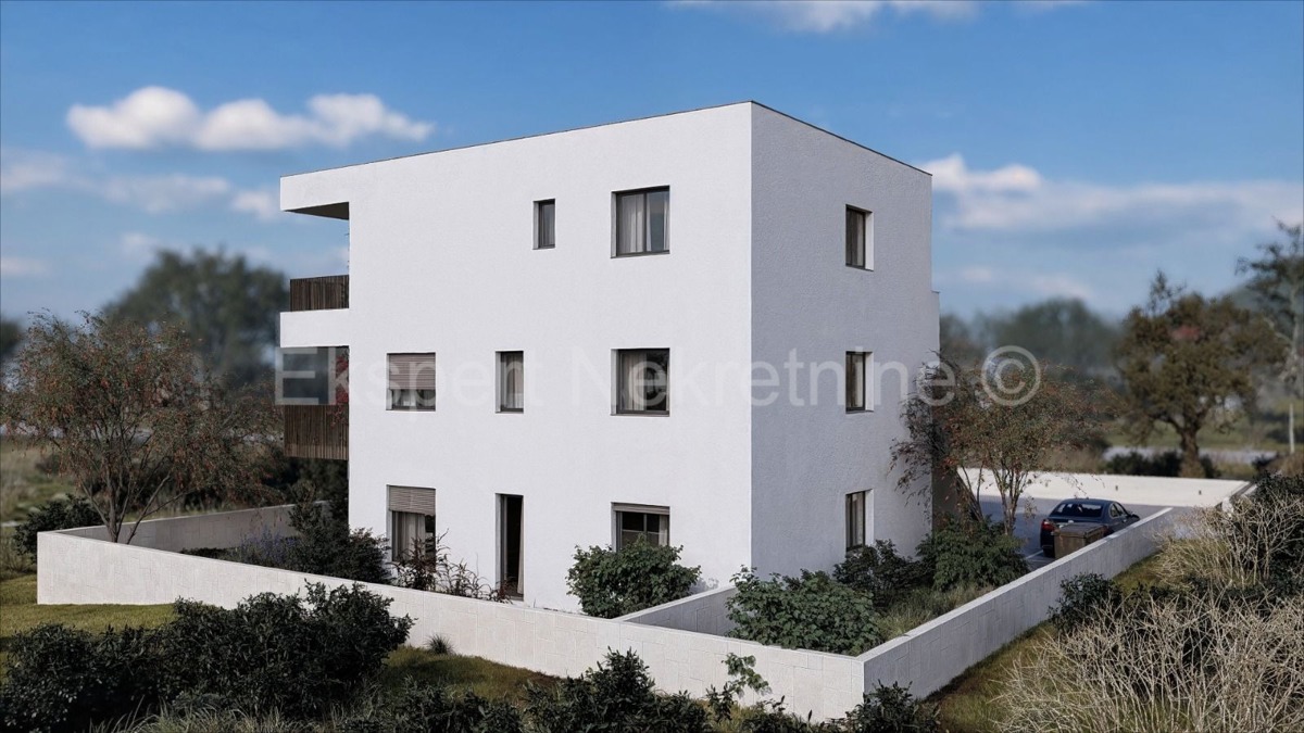 Trogir, 2-bedroom apartment 73 m2 + garden 105 m2, new building, 2 parking spaces
