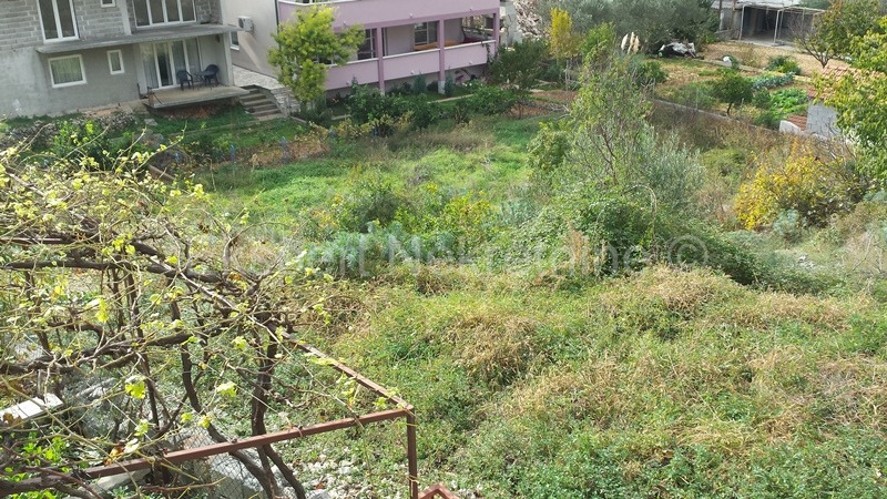 Trogir, terreno edificabile 973 m2, 900 m dal centro