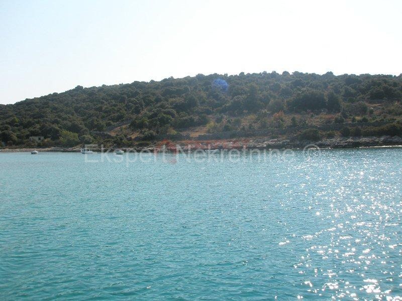 Vinišće, vecchia baia di Trogir, prima fila al mare, 2285 m2, terreno agricolo