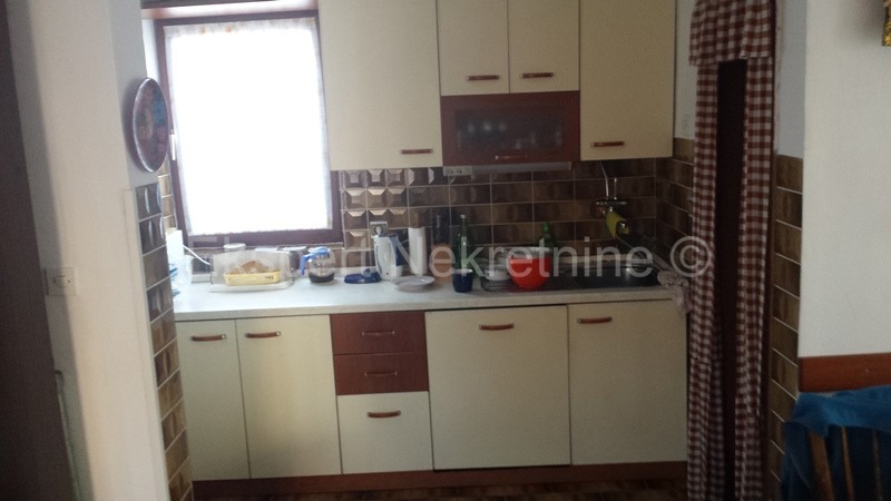 Čiovo, Okrug G., casa bifamiliare su 3 piani, a 120 m dal mare