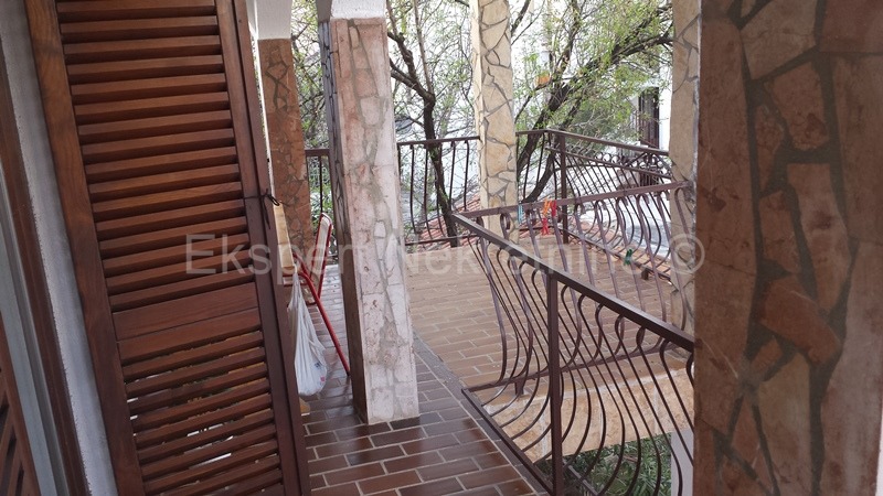 Čiovo, Okrug G., casa bifamiliare su 3 piani, a 120 m dal mare