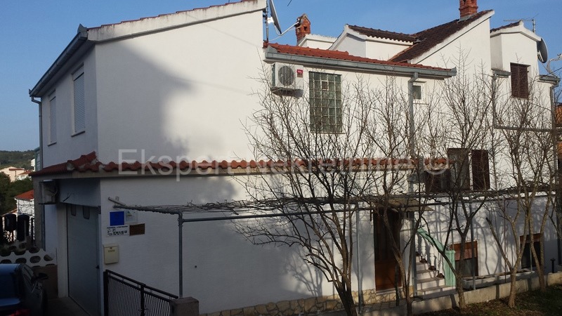 Čiovo, Okrug G., casa bifamiliare su 3 piani, a 120 m dal mare