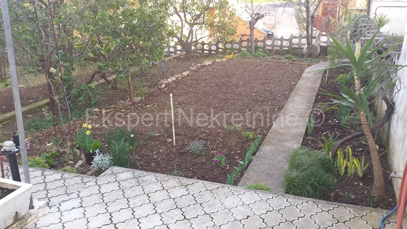 Čiovo, Okrug G., casa bifamiliare su 3 piani, a 120 m dal mare