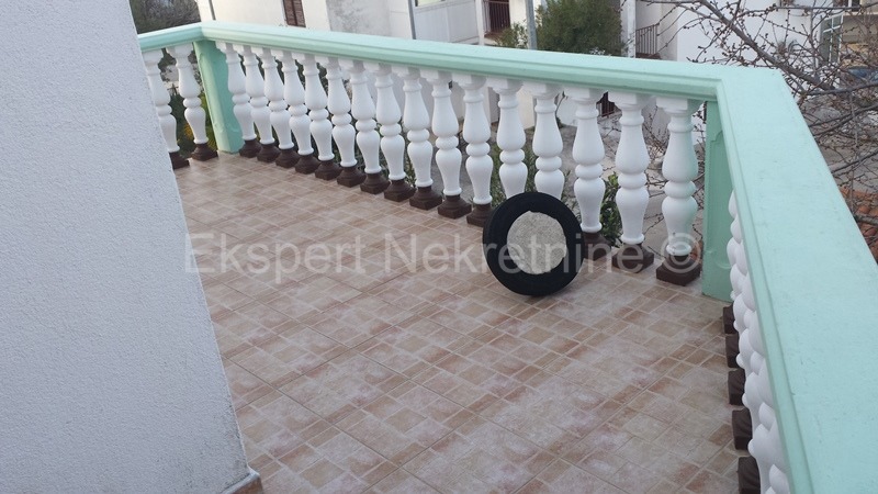 Čiovo, Okrug G., casa bifamiliare su 3 piani, a 120 m dal mare