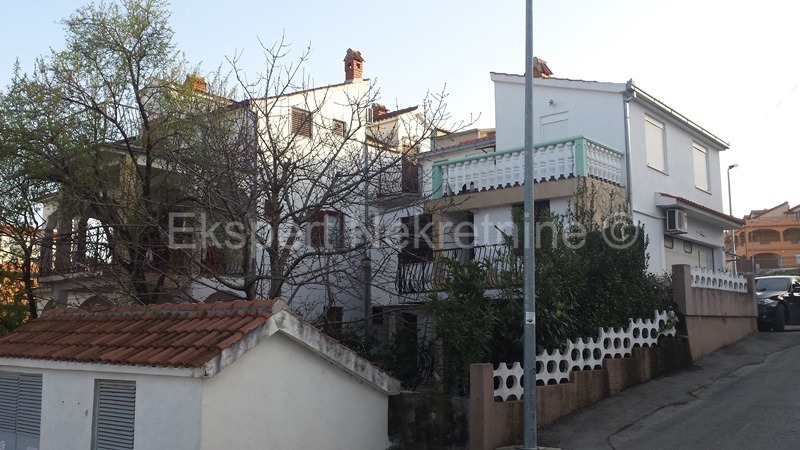 Čiovo, Okrug G., casa bifamiliare su 3 piani, a 120 m dal mare