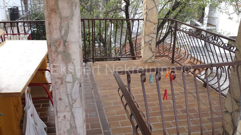 Čiovo, Okrug G., casa bifamiliare su 3 piani, a 120 m dal mare