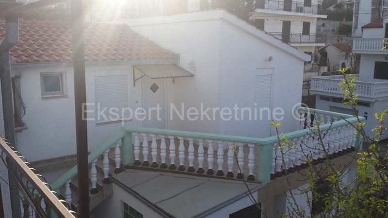 Čiovo, Okrug G., casa bifamiliare su 3 piani, a 120 m dal mare