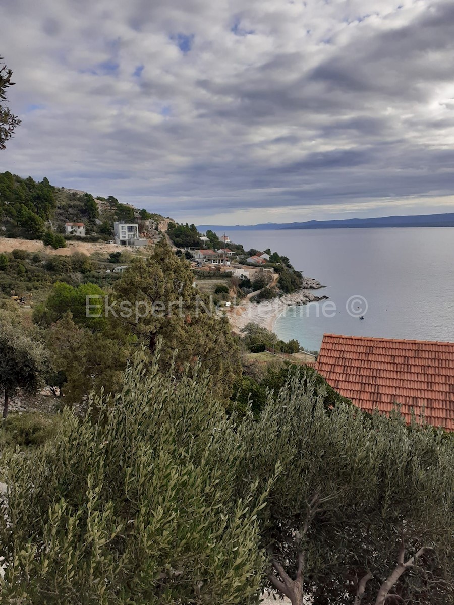 Brač, Nerežišća, grad. terreno 2065 m2, a soli 130 m dal mare