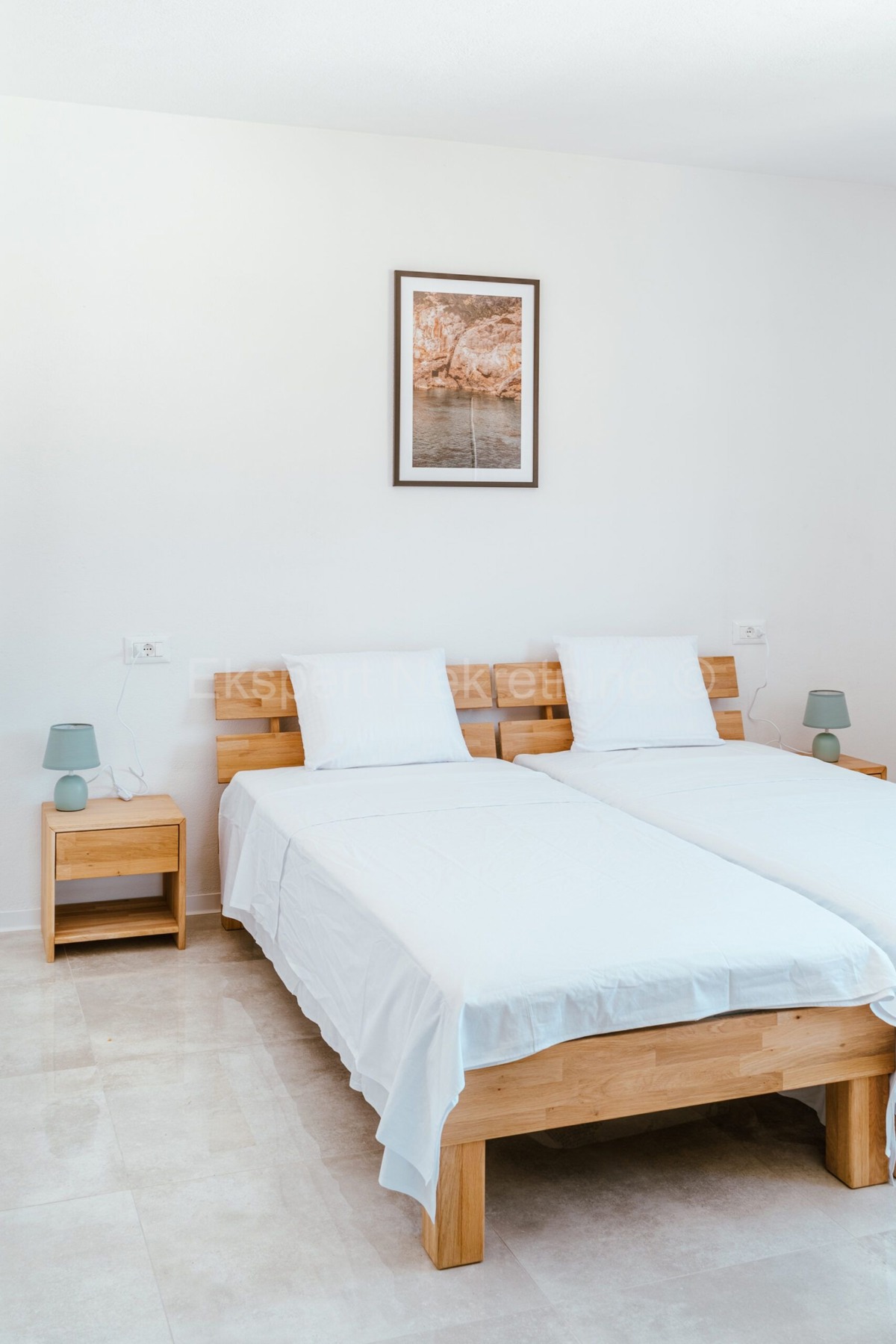 Marina, centro, casa indipendente di 381 mq in nuova costruzione, con 6 appartamenti