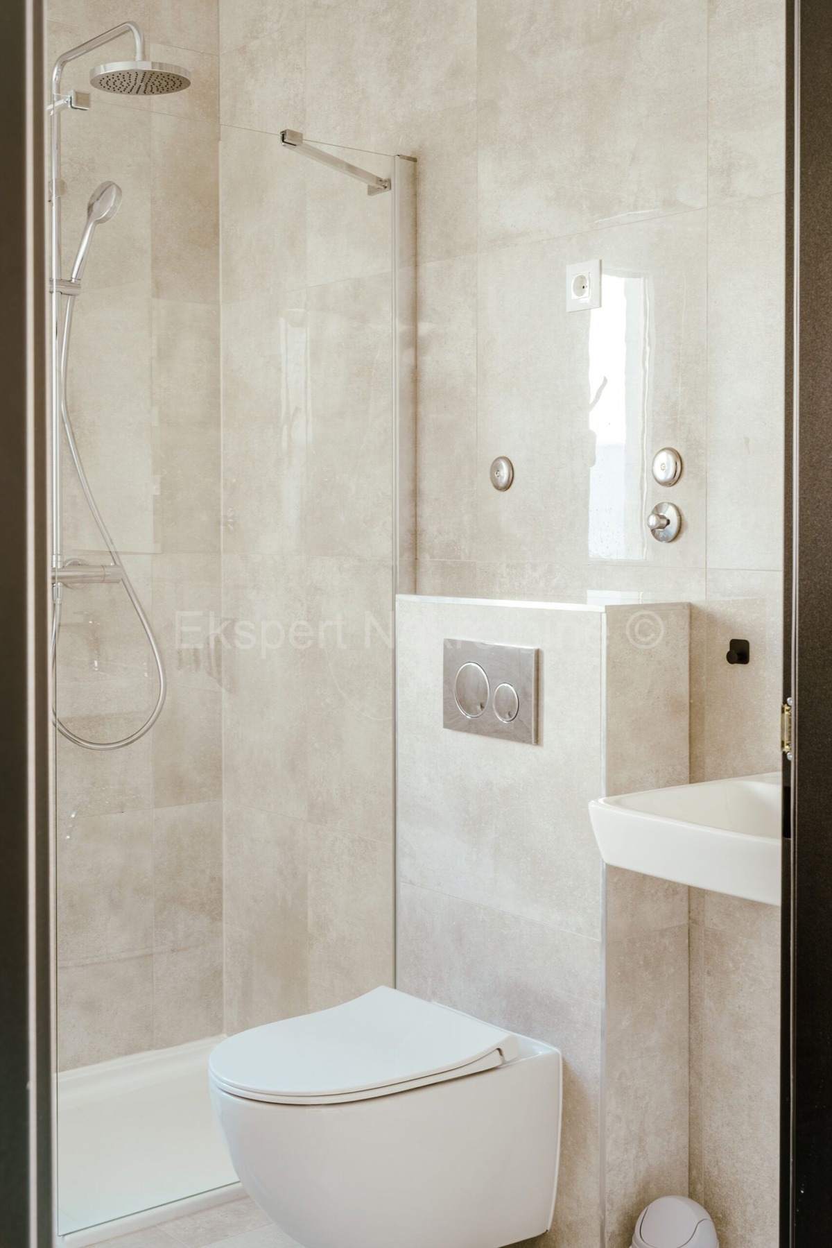 Marina, centro, casa indipendente di 381 mq in nuova costruzione, con 6 appartamenti