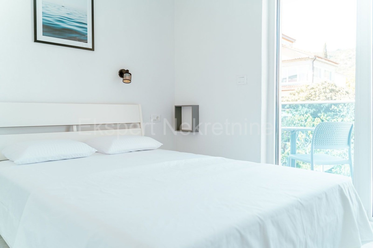 Marina, centro, casa indipendente di 381 mq in nuova costruzione, con 6 appartamenti