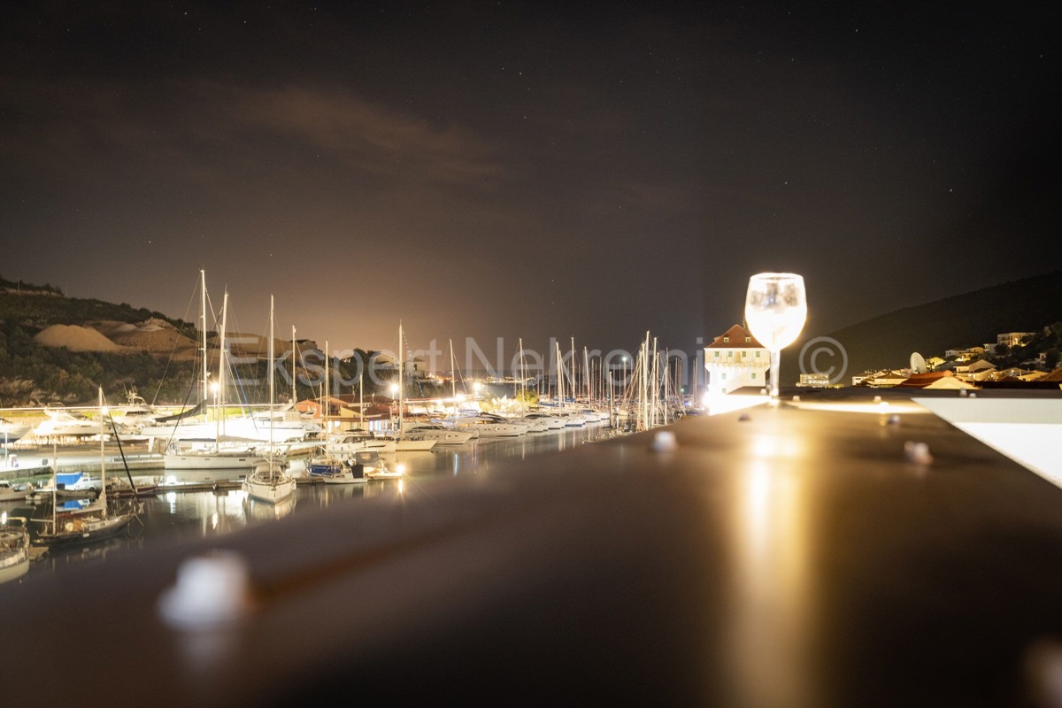 Marina, centro, casa indipendente di 381 mq in nuova costruzione, con 6 appartamenti