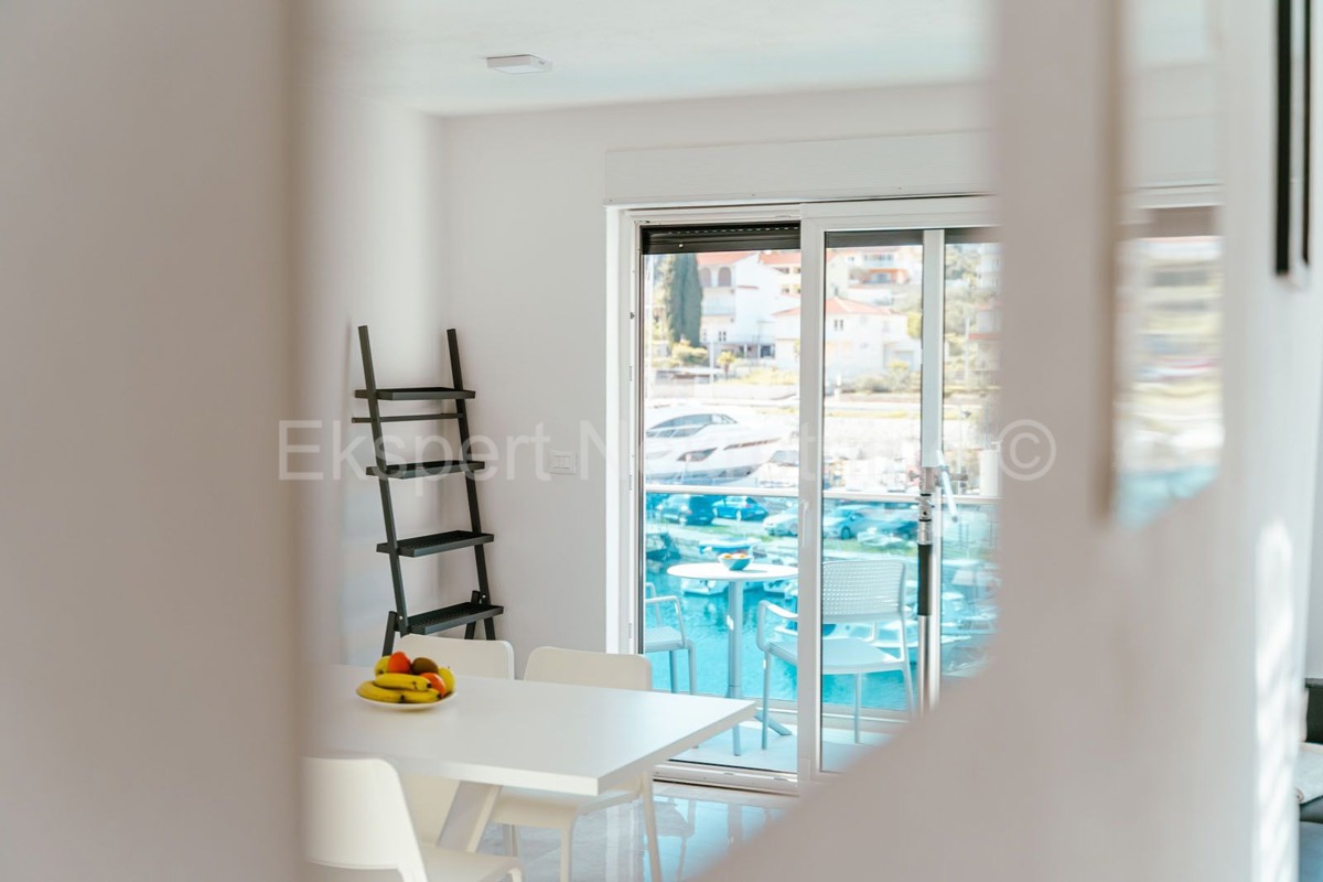 Marina, centro, casa indipendente di 381 mq in nuova costruzione, con 6 appartamenti