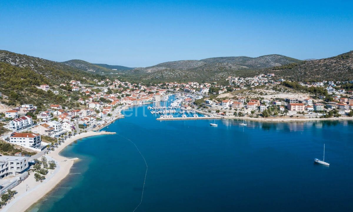 Marina, centro, casa indipendente di 381 mq in nuova costruzione, con 6 appartamenti