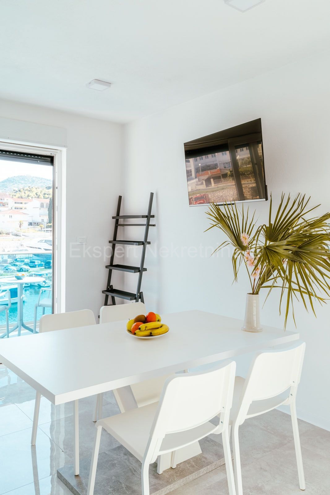 Marina, centro, casa indipendente di 381 mq in nuova costruzione, con 6 appartamenti