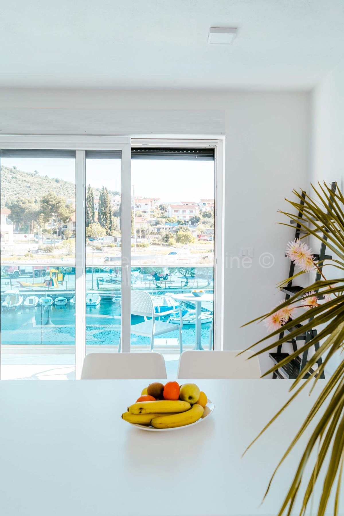 Marina, centro, casa indipendente di 381 mq in nuova costruzione, con 6 appartamenti