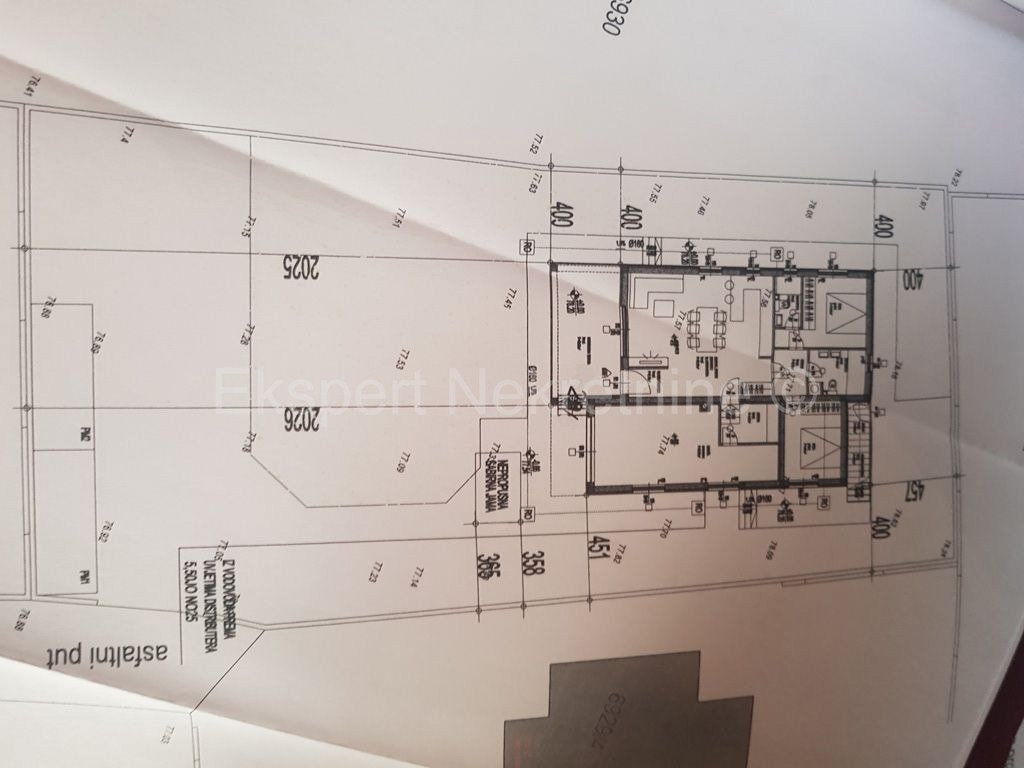 Trogir, Plano, edificio terreno 751 mq, con concessione edilizia per piano terra 120 mq