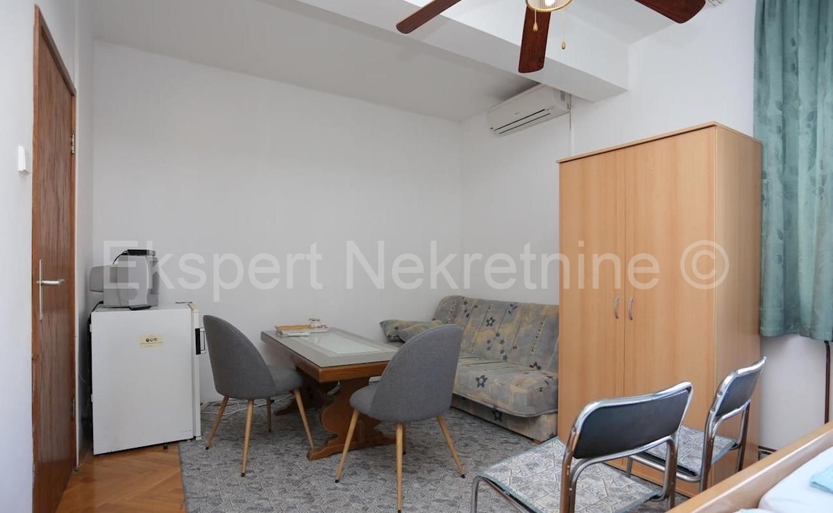 K. Stari, casa indipendente 330m2 con garage e cortile 300m2