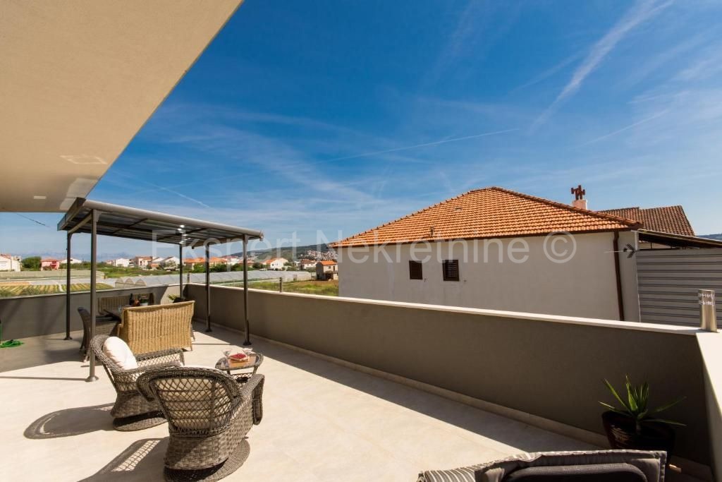 Traù, Lux. villa di 340 mq, con piscina e ampio giardino paesaggistico