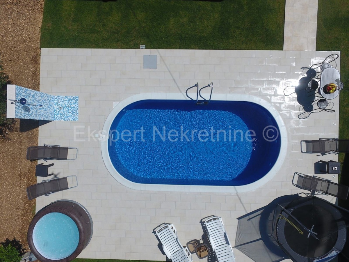 Traù, Lux. villa di 340 mq, con piscina e ampio giardino paesaggistico