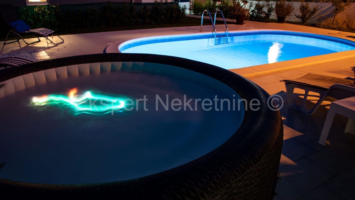 Traù, Lux. villa di 340 mq, con piscina e ampio giardino paesaggistico