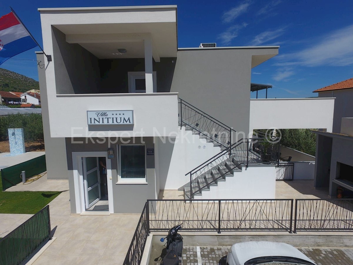 Traù, Lux. villa di 340 mq, con piscina e ampio giardino paesaggistico