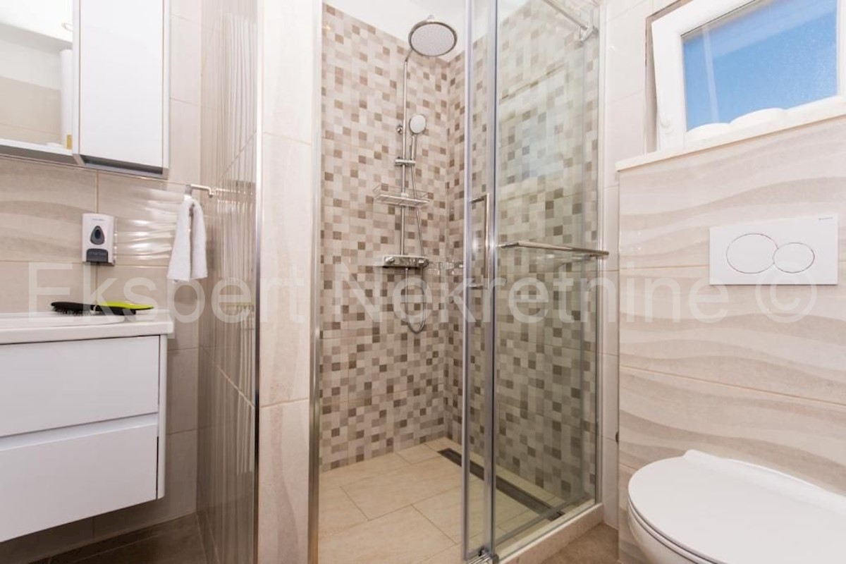 Traù, Lux. villa di 340 mq, con piscina e ampio giardino paesaggistico