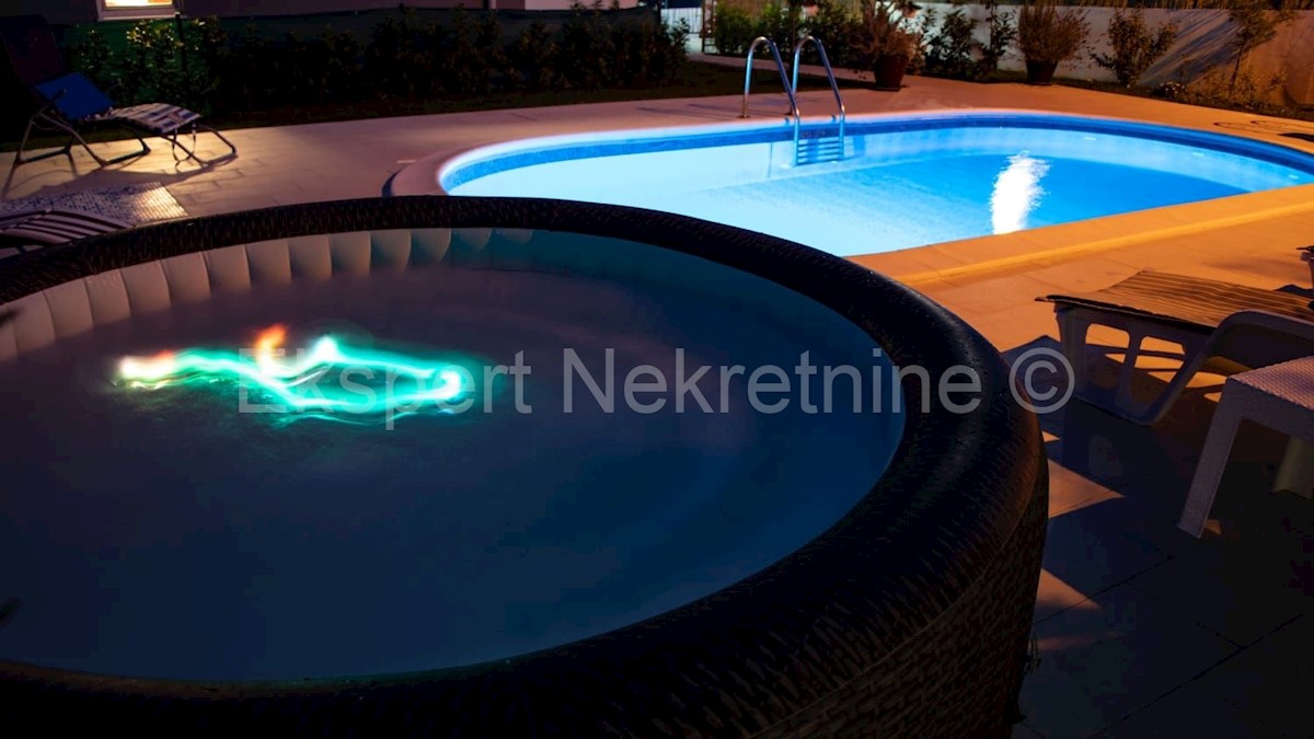 Traù, Lux. villa di 340 mq, con piscina e ampio giardino paesaggistico