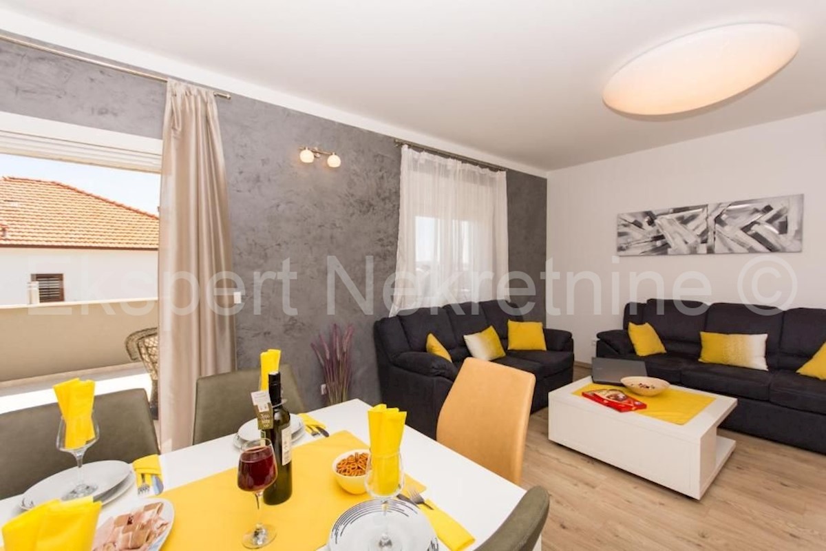 Traù, Lux. villa di 340 mq, con piscina e ampio giardino paesaggistico