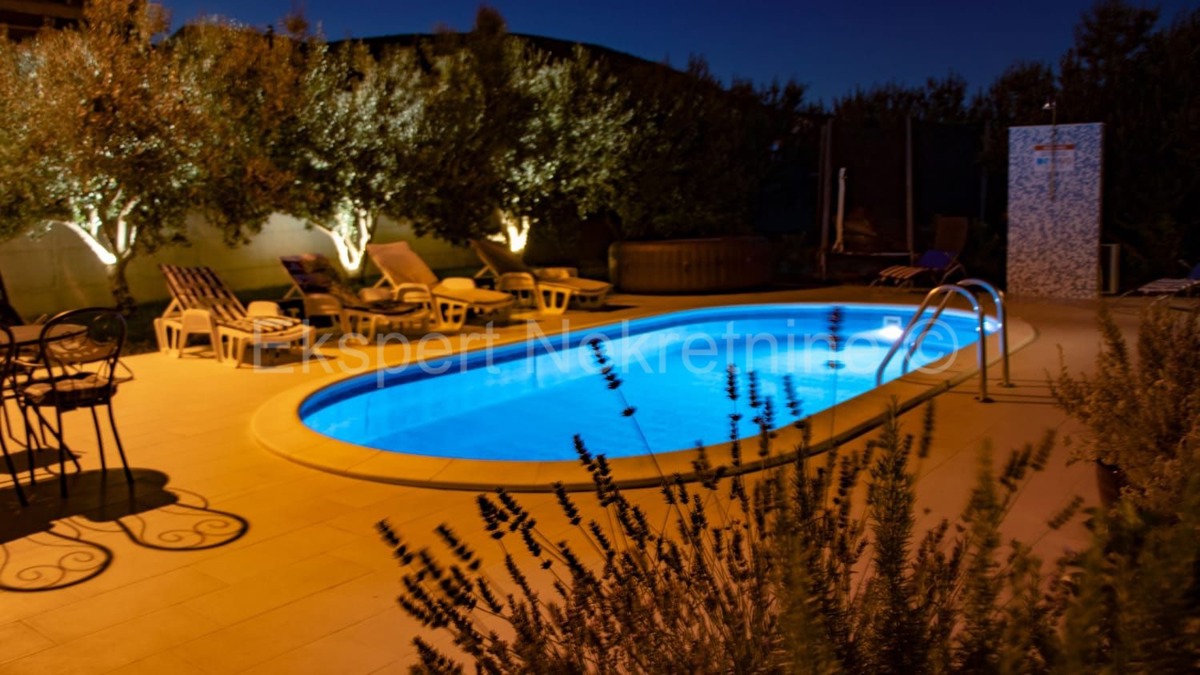 Traù, Lux. villa di 340 mq, con piscina e ampio giardino paesaggistico