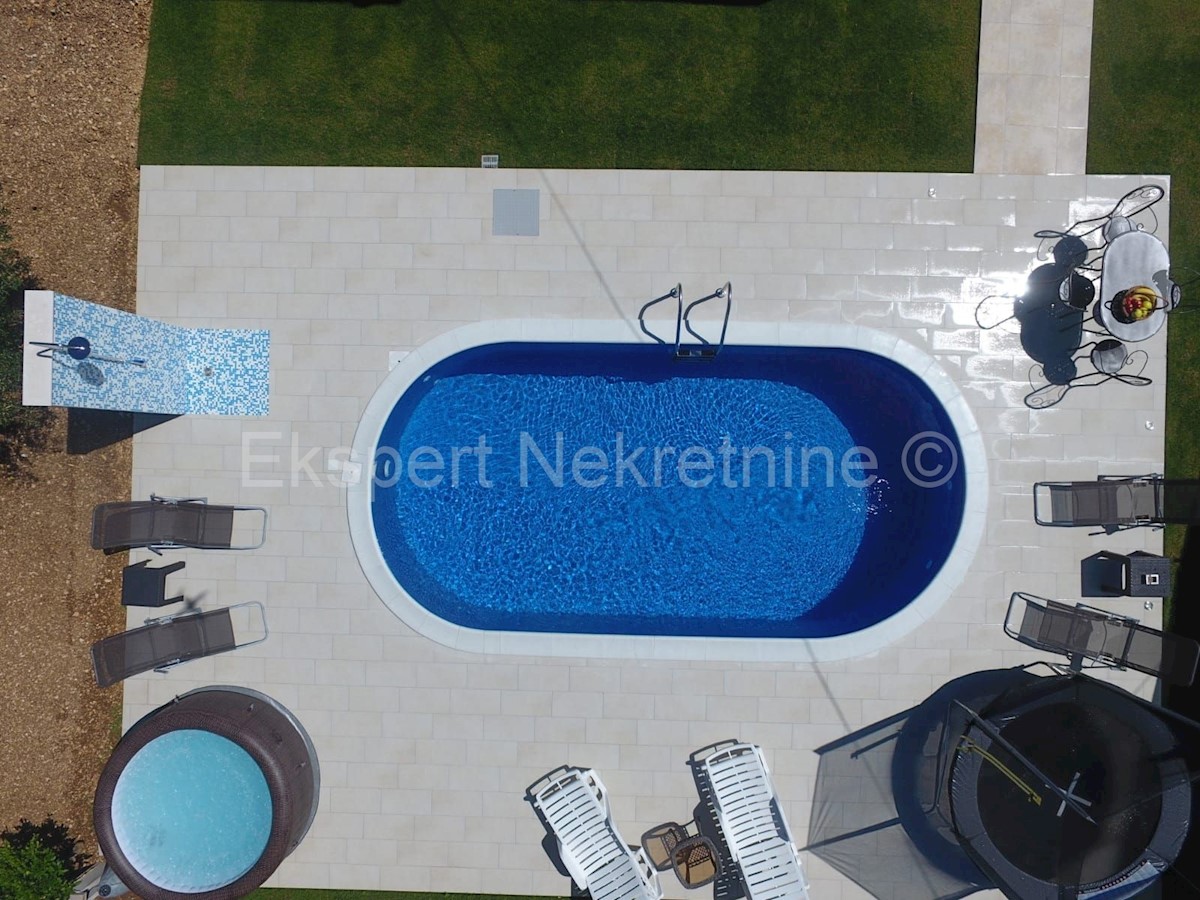 Traù, Lux. villa di 340 mq, con piscina e ampio giardino paesaggistico