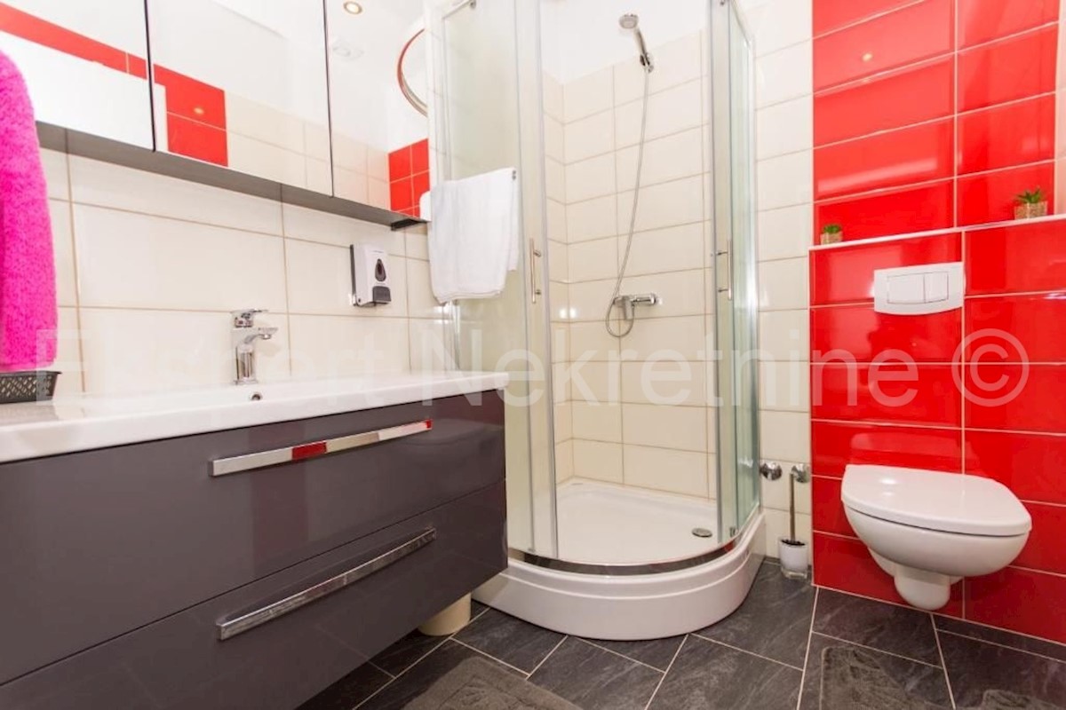 Traù, Lux. villa di 340 mq, con piscina e ampio giardino paesaggistico