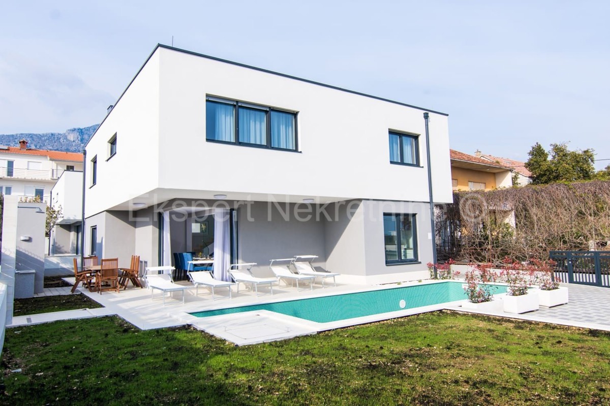 Kaštel Kambelovac, complesso di due ville ciascuna di 250 m2 con piscine