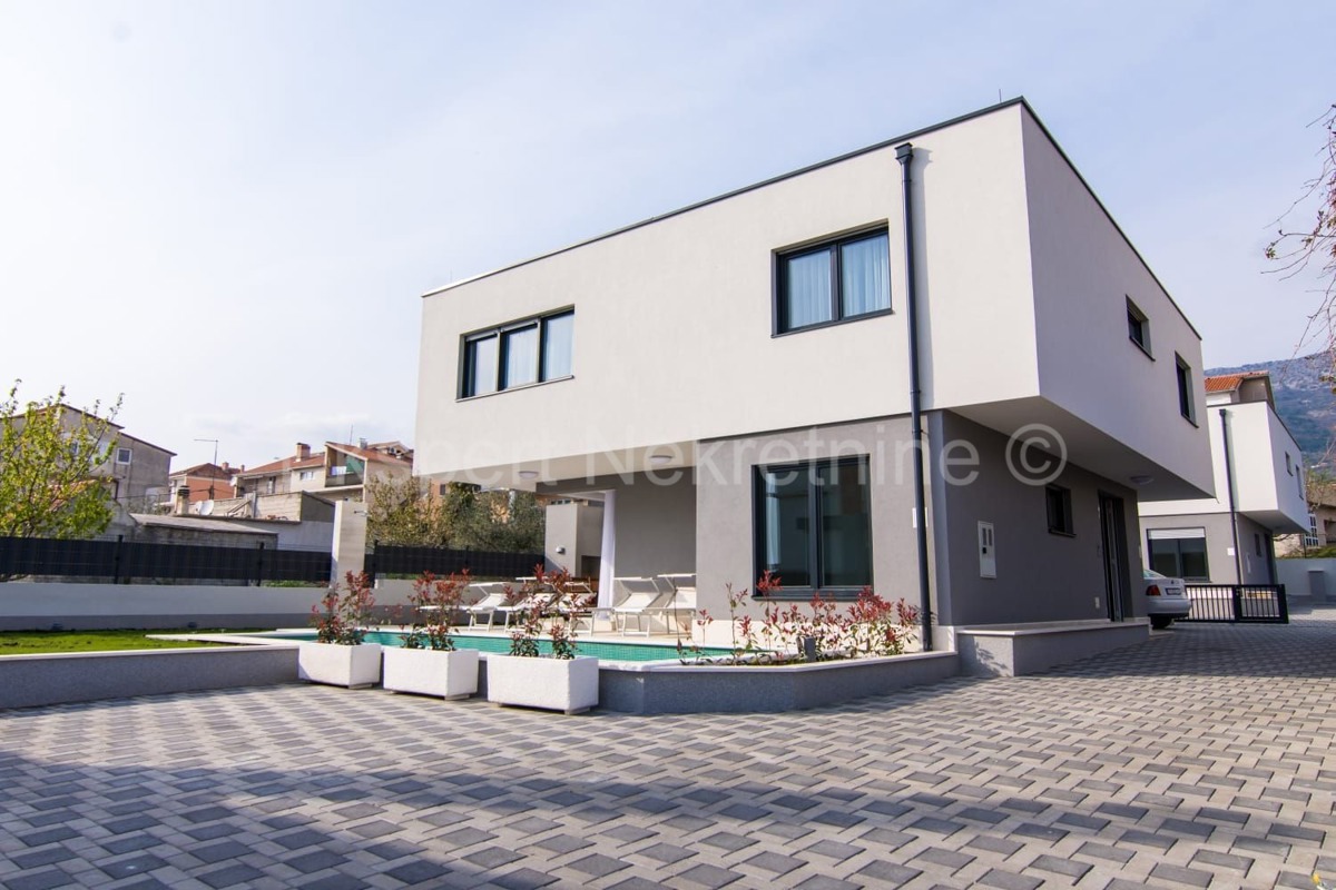 Kaštel Kambelovac, complesso di due ville ciascuna di 250 m2 con piscine