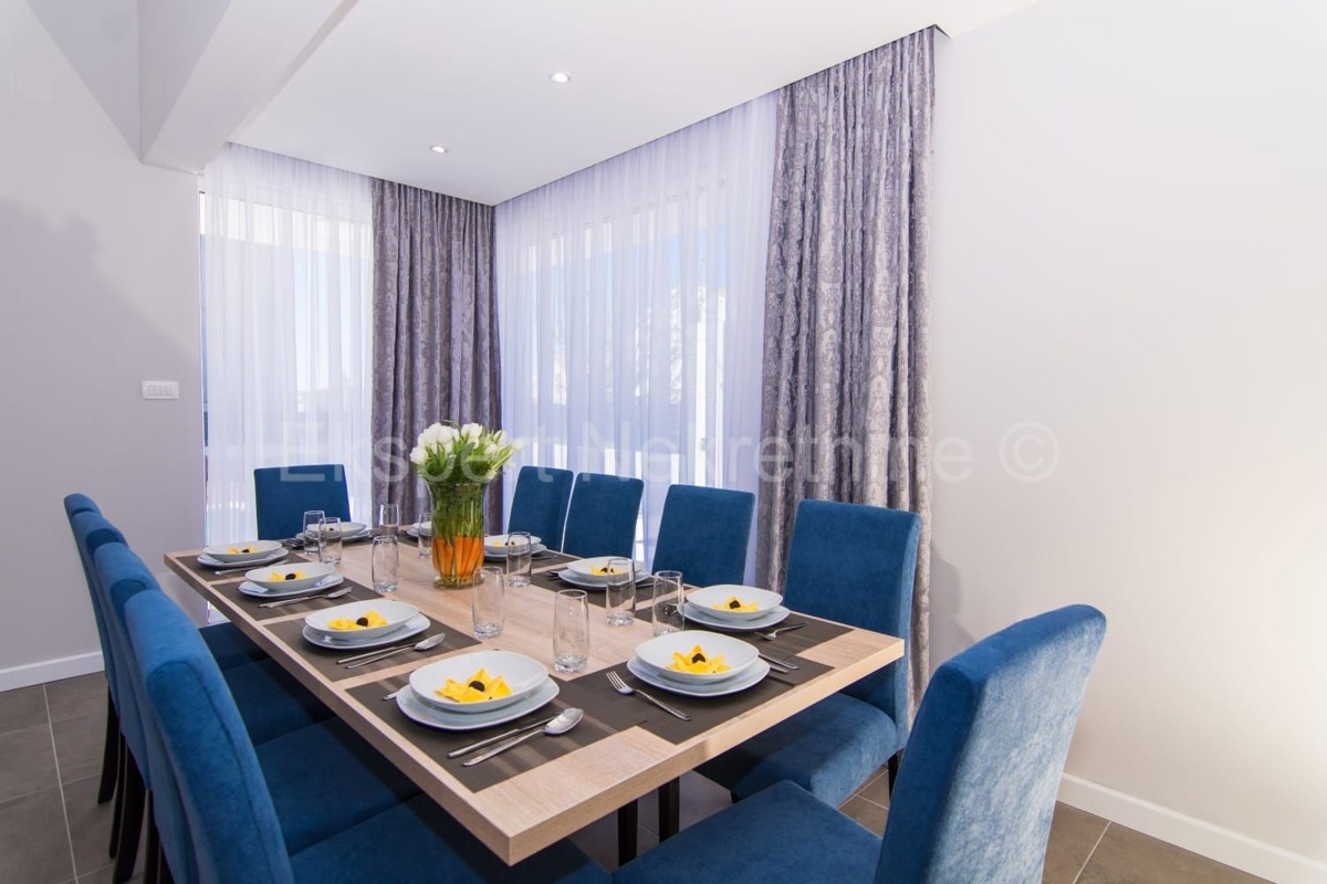 Kaštel Kambelovac, complesso di due ville ciascuna di 250 m2 con piscine