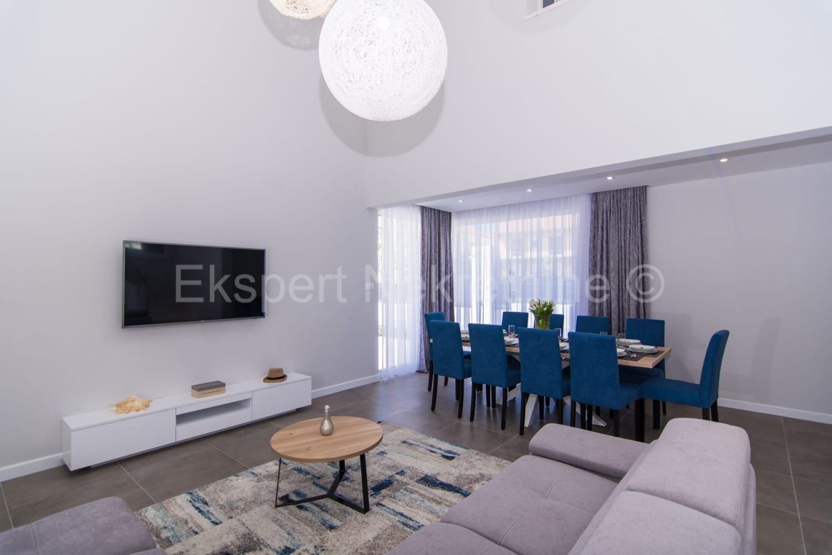 Kaštel Kambelovac, complesso di due ville ciascuna di 250 m2 con piscine