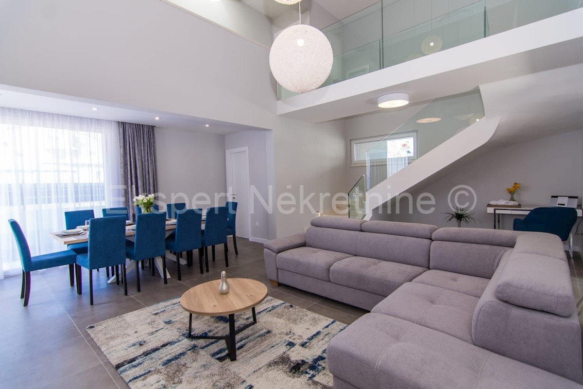 Kaštel Kambelovac, complesso di due ville ciascuna di 250 m2 con piscine