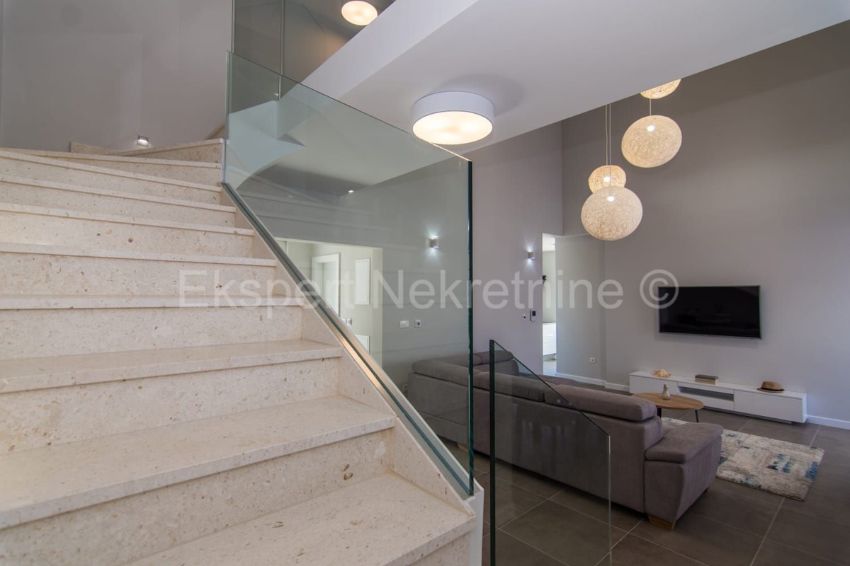 Kaštel Kambelovac, complesso di due ville ciascuna di 250 m2 con piscine