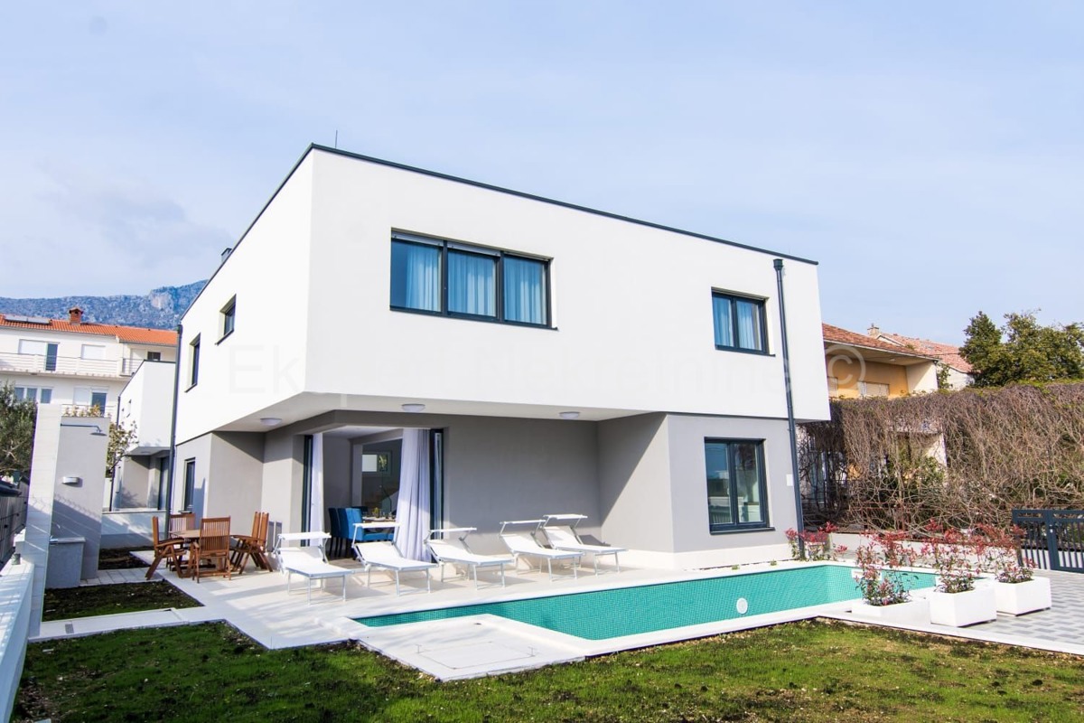 Kaštel Kambelovac, complesso di due ville ciascuna di 250 m2 con piscine