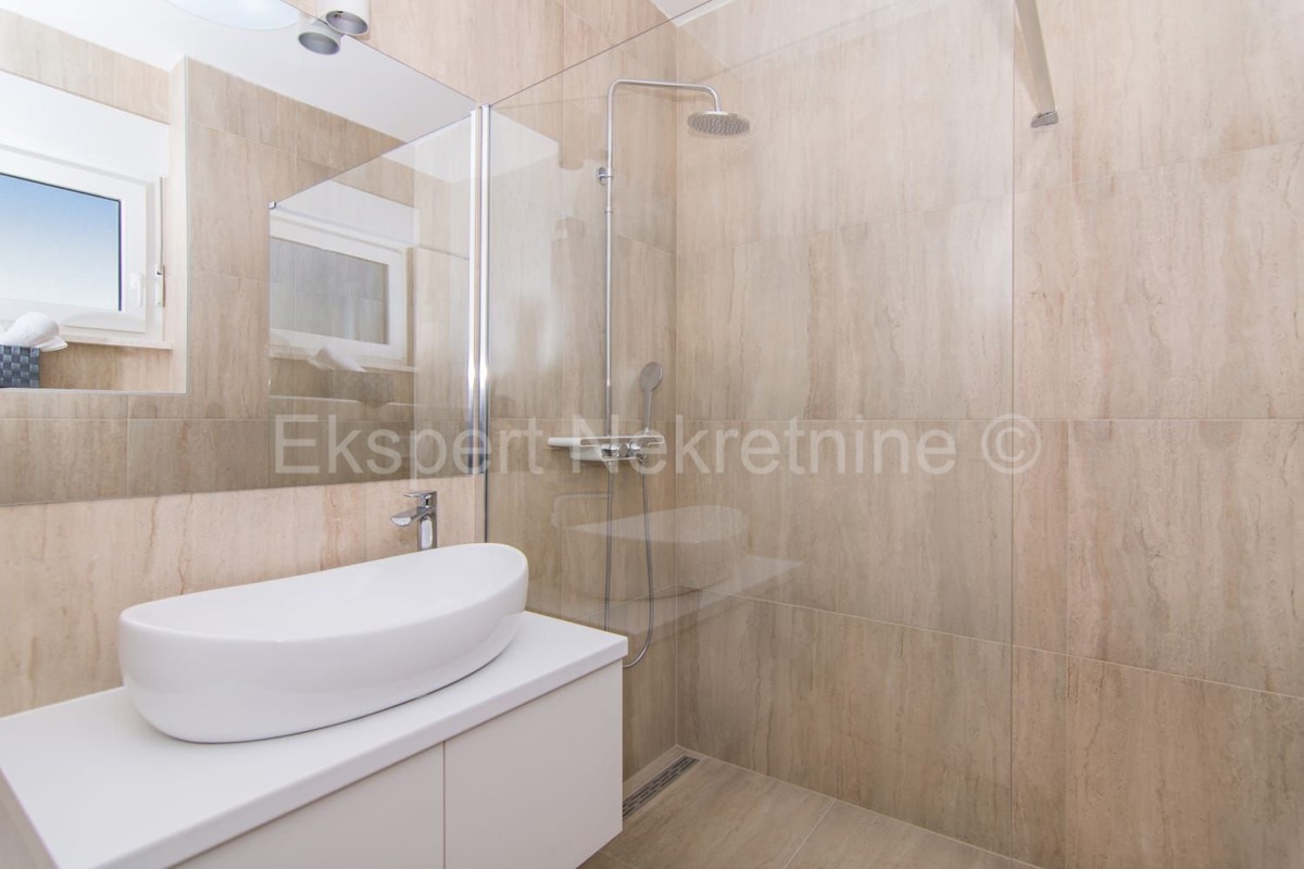 Kaštel Kambelovac, complesso di due ville ciascuna di 250 m2 con piscine