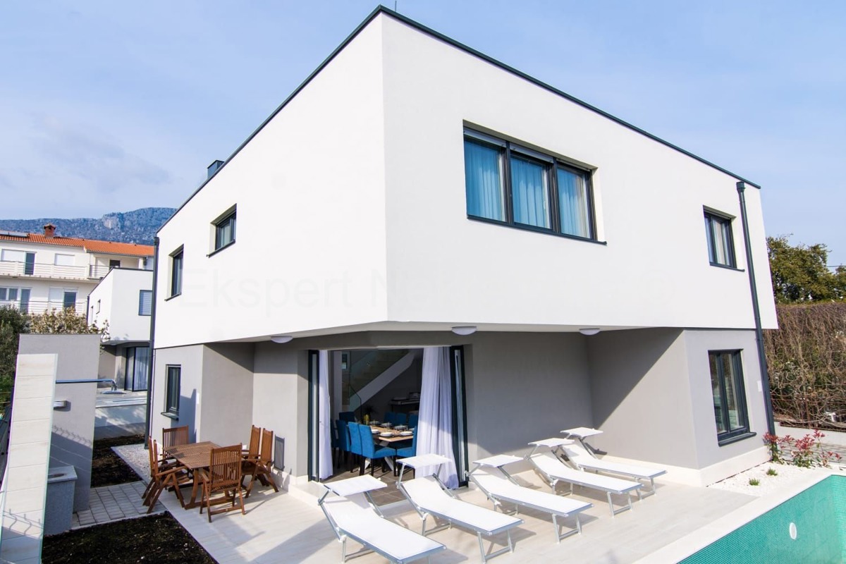 Kaštel Kambelovac, complesso di due ville ciascuna di 250 m2 con piscine