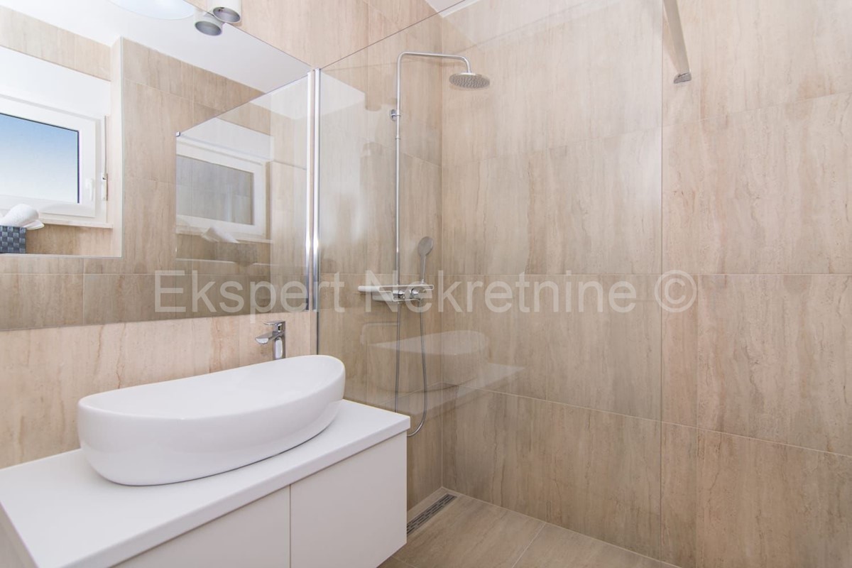 Kaštel Kambelovac, complesso di due ville ciascuna di 250 m2 con piscine