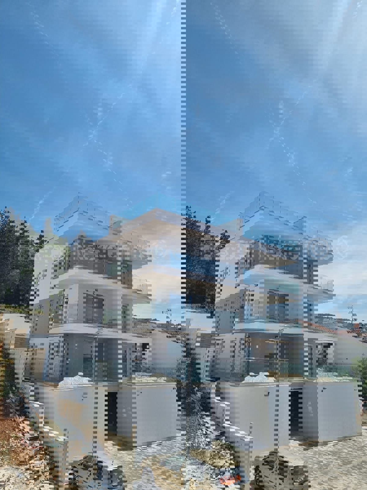 Trogir, Čiovo, appartamento con 2 camere da letto 85 m2 + giardino 63,4 m2, 150 m dal mare, nuova costruzione