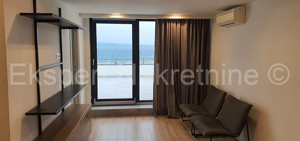 Spalato, Meje, 1 camera da letto, appartamento recentemente ristrutturato 30m2 con vista mare, 170 metri dal mare