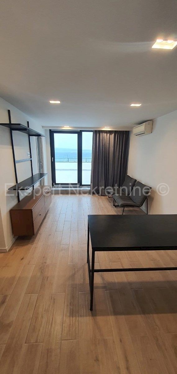 Spalato, Meje, 1 camera da letto, appartamento recentemente ristrutturato 30m2 con vista mare, 170 metri dal mare