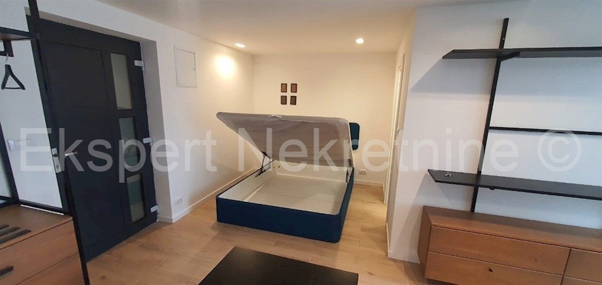 Spalato, Meje, 1 camera da letto, appartamento recentemente ristrutturato 30m2 con vista mare, 170 metri dal mare