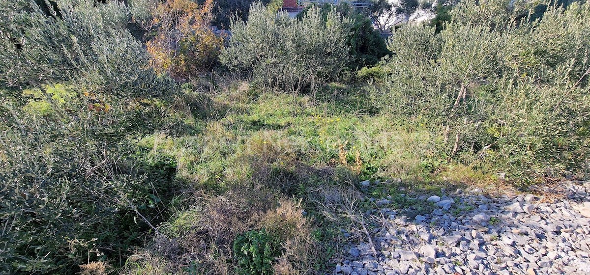 Čiovo, distretto di Gornji, terreno edificabile di 600 m2