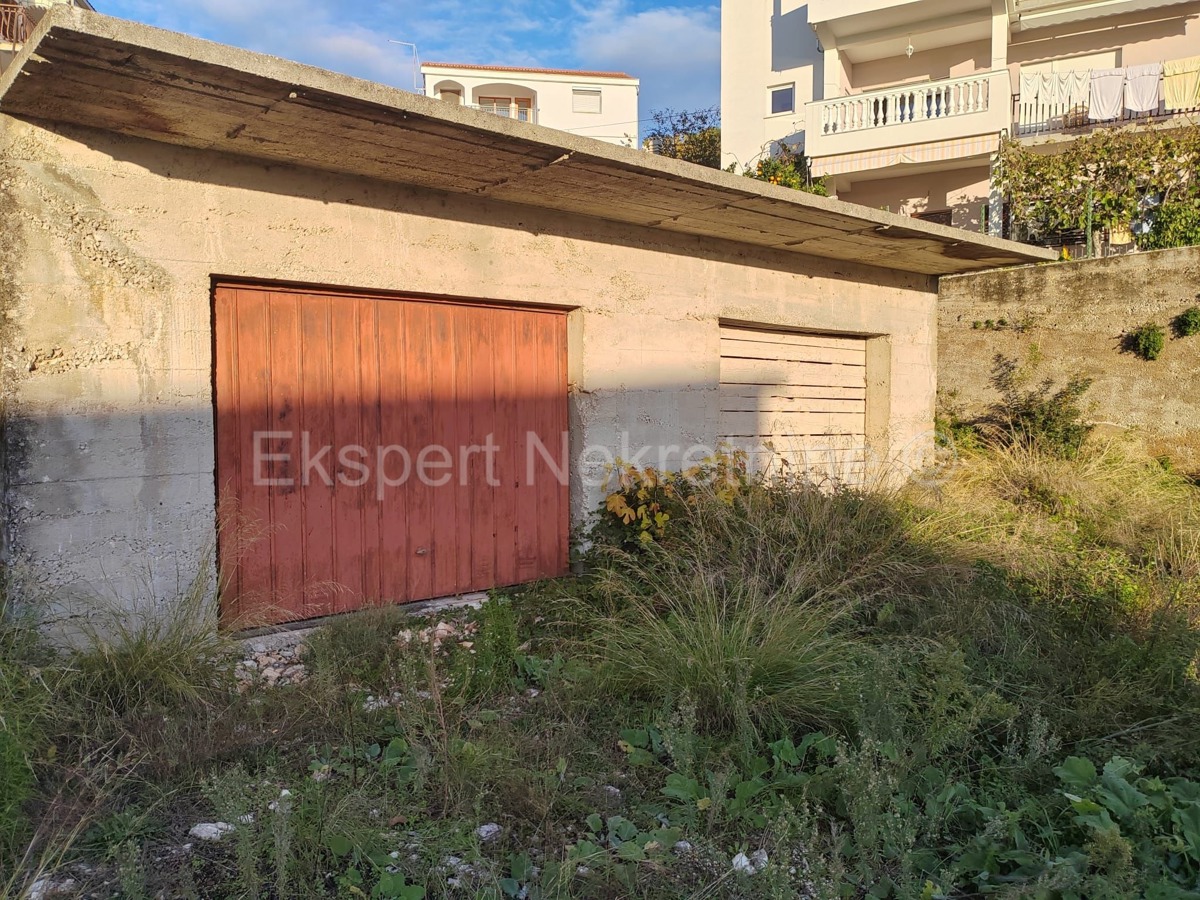 Čiovo, Trogir, terreno edificabile 572m, 180m dal mare